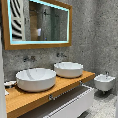 Gem 142, Coast * Palasë