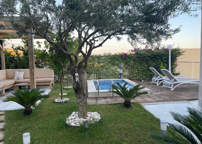 Gem 142, Coast Villa